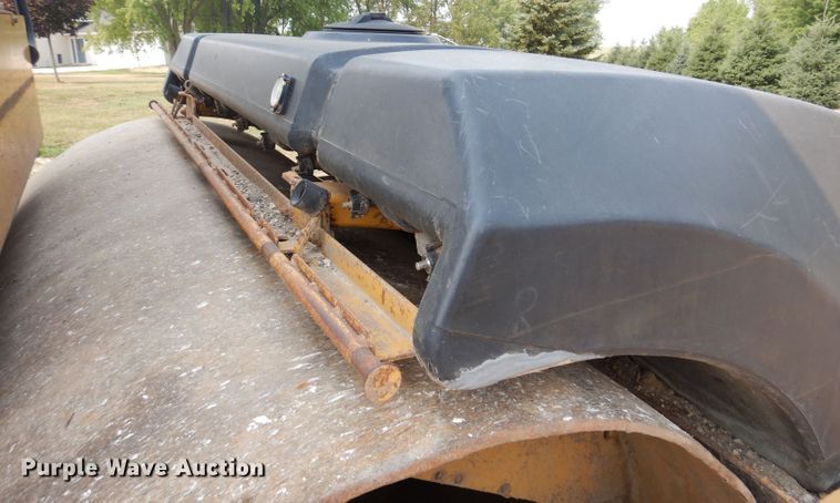 image for item IN9808 1998 Caterpillar CB634C  double drum vibratory roller