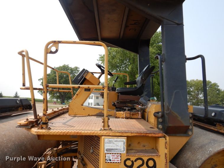 image for item IN9808 1998 Caterpillar CB634C  double drum vibratory roller