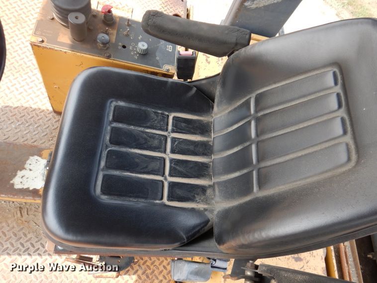 image for item IN9808 1998 Caterpillar CB634C  double drum vibratory roller