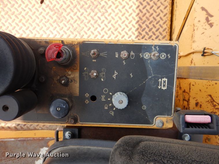 image for item IN9808 1998 Caterpillar CB634C  double drum vibratory roller