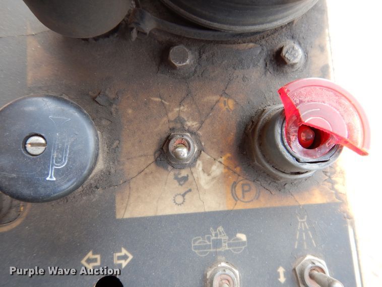 image for item IN9808 1998 Caterpillar CB634C  double drum vibratory roller