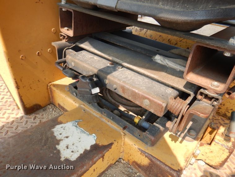 image for item IN9808 1998 Caterpillar CB634C  double drum vibratory roller