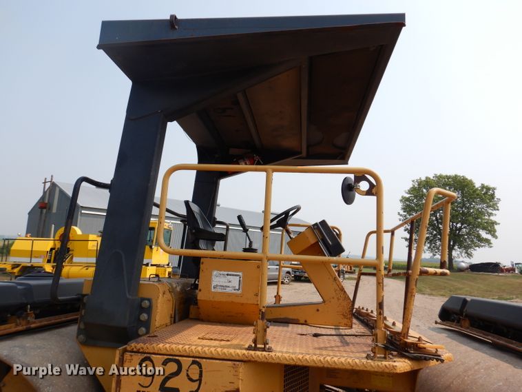 image for item IN9808 1998 Caterpillar CB634C  double drum vibratory roller