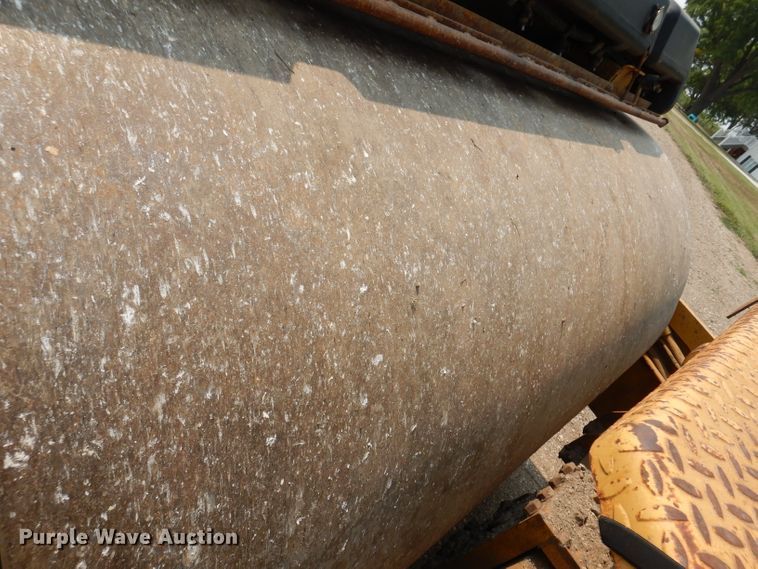 image for item IN9808 1998 Caterpillar CB634C  double drum vibratory roller