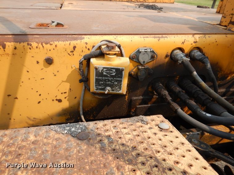 image for item IN9809 1996 Blaw Knox PF-5510  paver