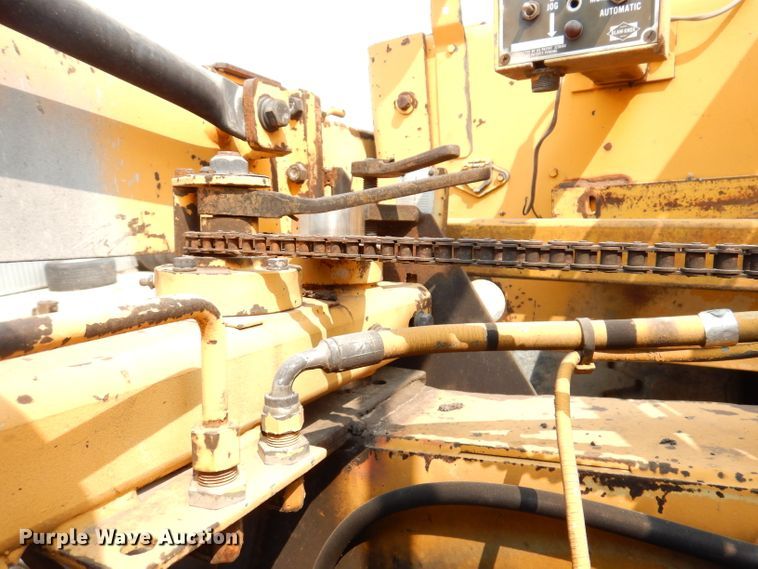 image for item IN9809 1996 Blaw Knox PF-5510  paver