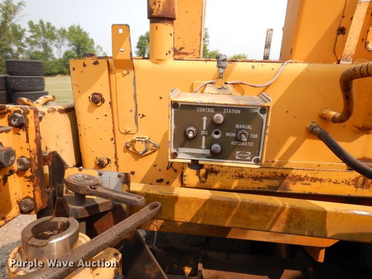 image for item IN9809 1996 Blaw Knox PF-5510  paver