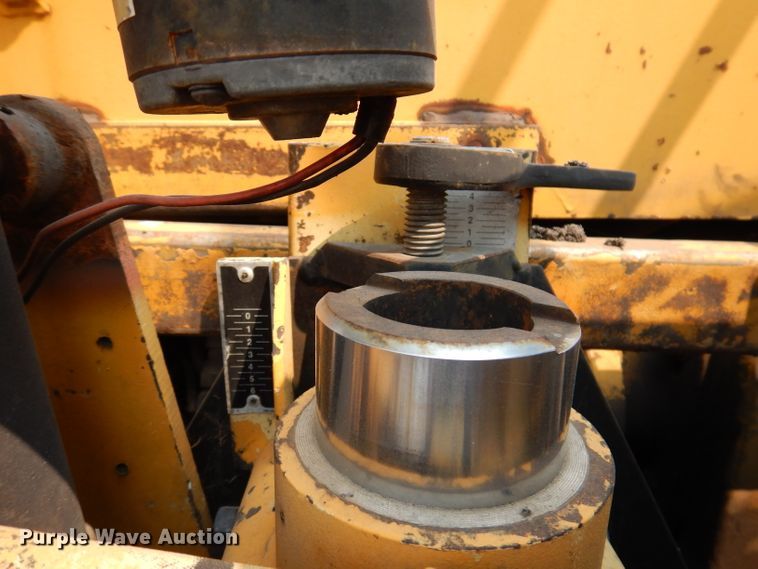 image for item IN9809 1996 Blaw Knox PF-5510  paver