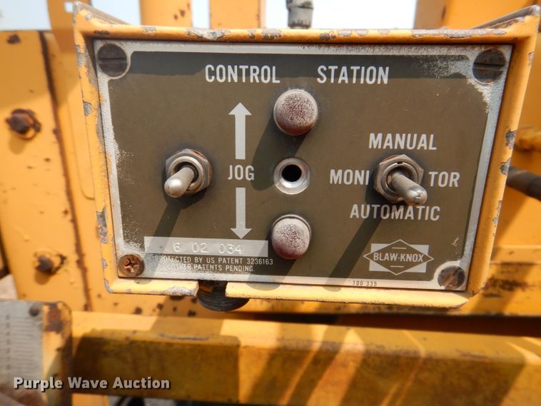 image for item IN9809 1996 Blaw Knox PF-5510  paver