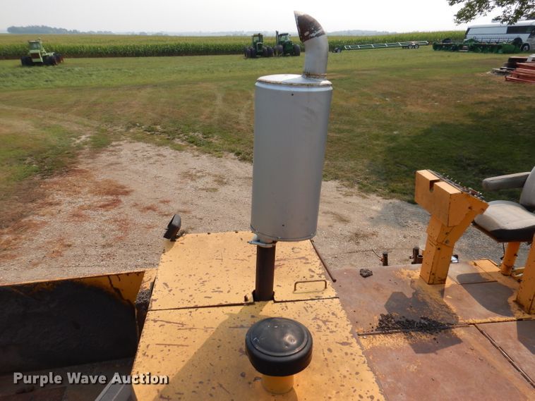 image for item IN9809 1996 Blaw Knox PF-5510  paver