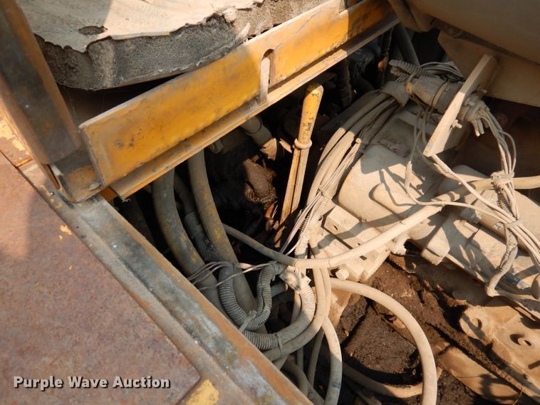 image for item IN9809 1996 Blaw Knox PF-5510  paver