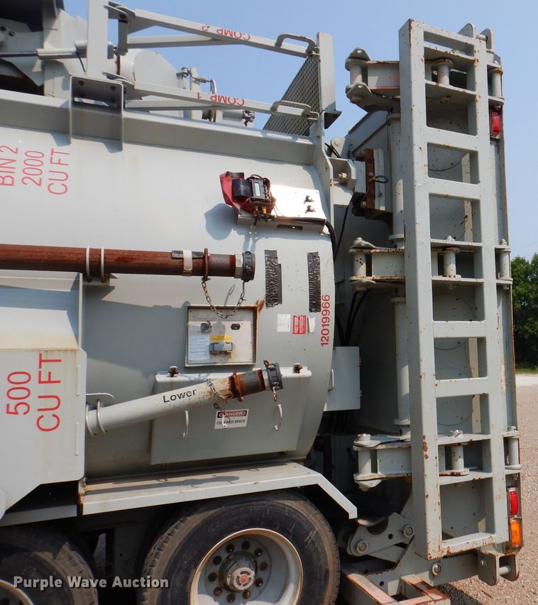 image for item IN9820 2012 Mertz Manufacturing PS-2500  sand silo trailer