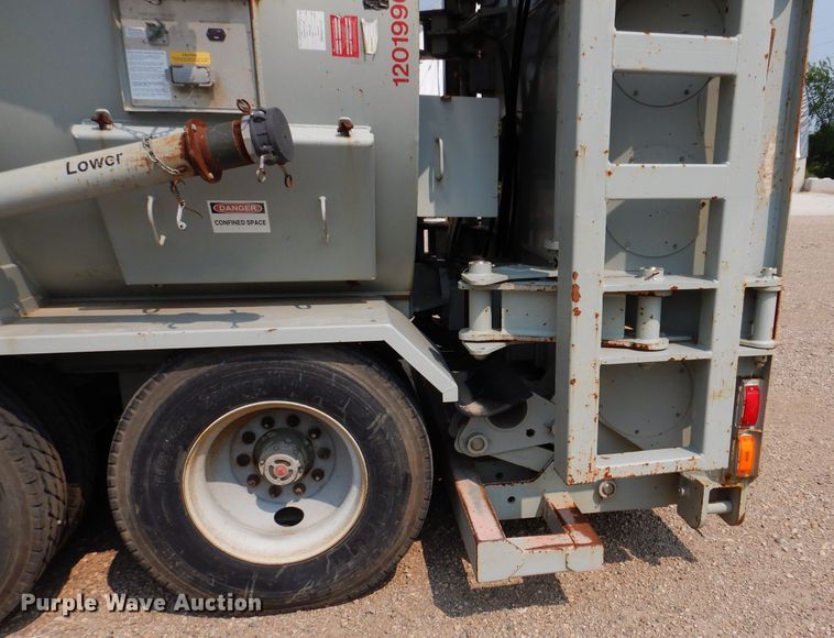 image for item IN9820 2012 Mertz Manufacturing PS-2500  sand silo trailer