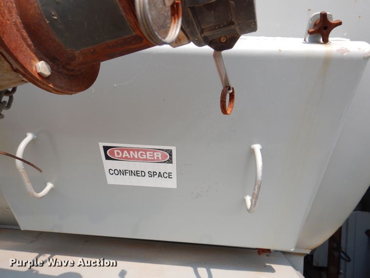 image for item IN9820 2012 Mertz Manufacturing PS-2500  sand silo trailer