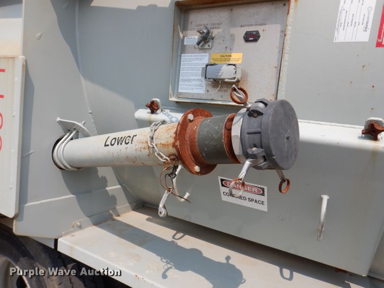 image for item IN9820 2012 Mertz Manufacturing PS-2500  sand silo trailer