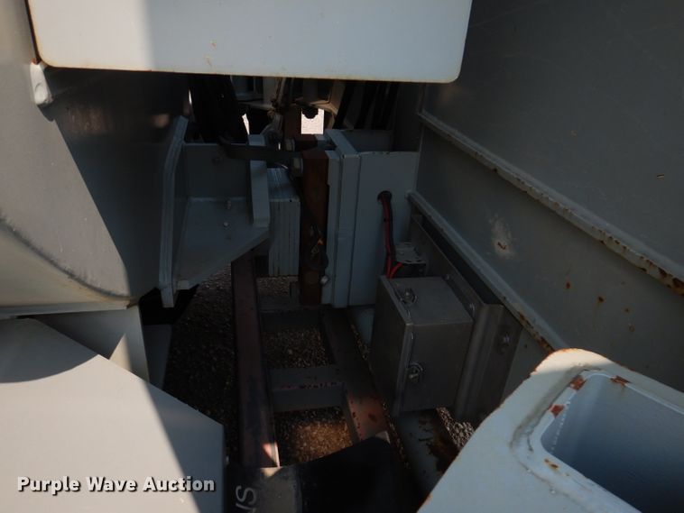 image for item IN9820 2012 Mertz Manufacturing PS-2500  sand silo trailer