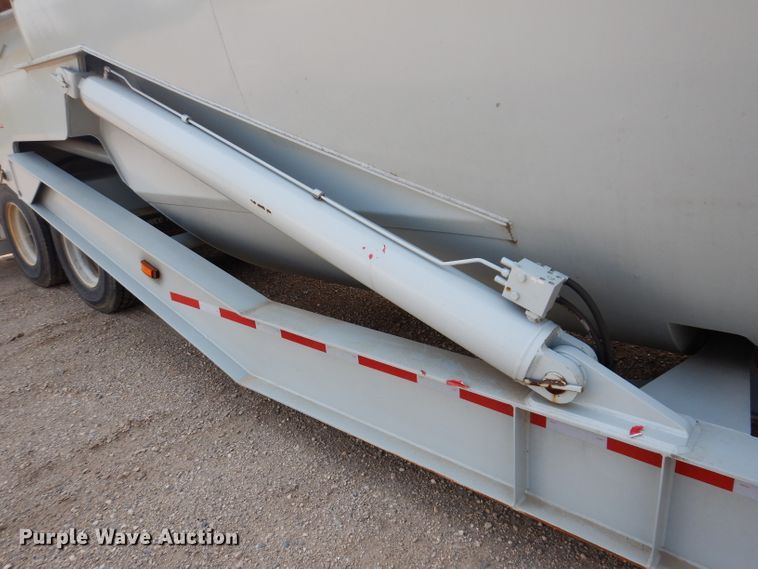 image for item IN9820 2012 Mertz Manufacturing PS-2500  sand silo trailer