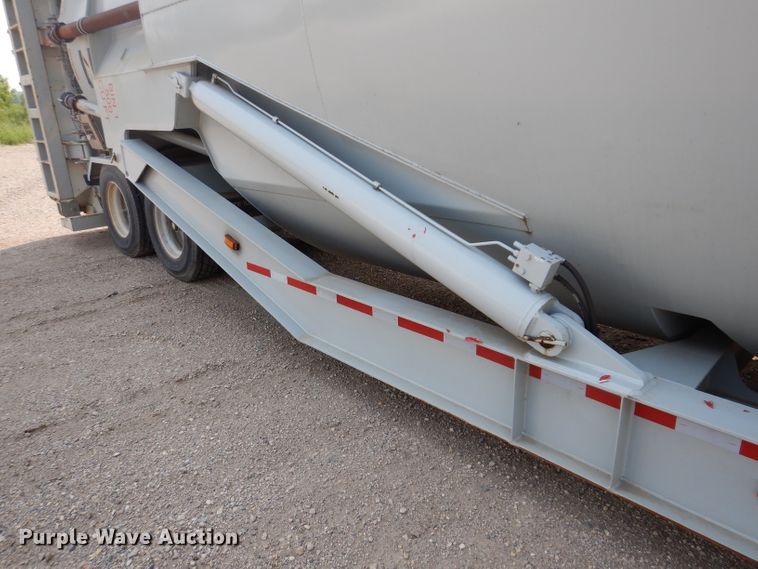 image for item IN9820 2012 Mertz Manufacturing PS-2500  sand silo trailer