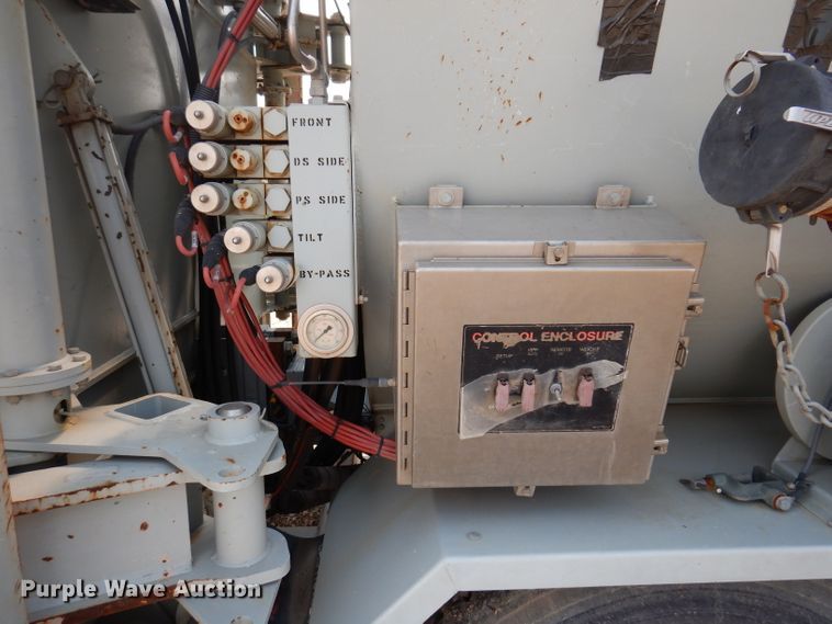 image for item IN9820 2012 Mertz Manufacturing PS-2500  sand silo trailer