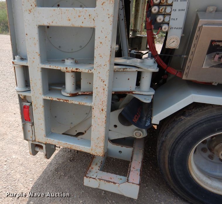 image for item IN9820 2012 Mertz Manufacturing PS-2500  sand silo trailer