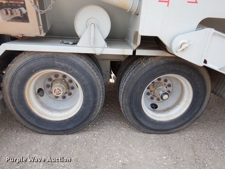 image for item IN9820 2012 Mertz Manufacturing PS-2500  sand silo trailer