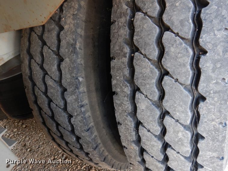 image for item IN9820 2012 Mertz Manufacturing PS-2500  sand silo trailer