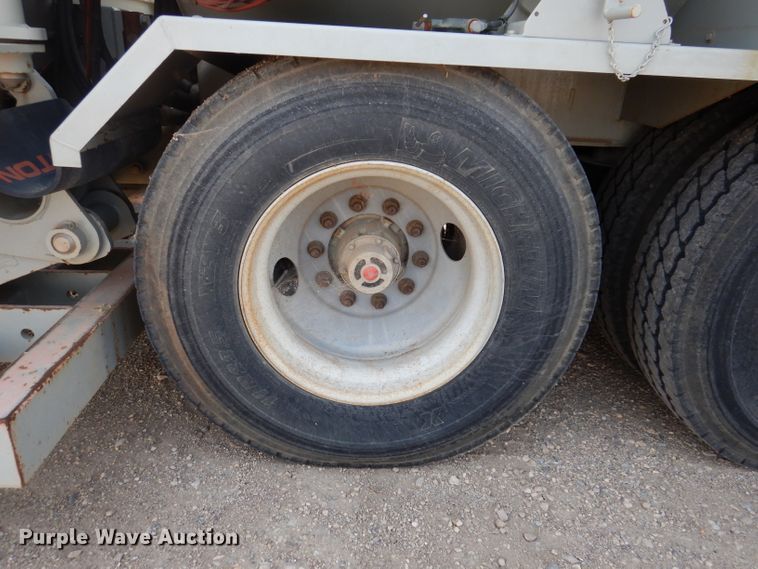 image for item IN9820 2012 Mertz Manufacturing PS-2500  sand silo trailer