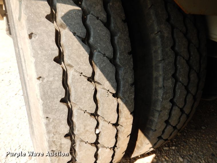 image for item IN9820 2012 Mertz Manufacturing PS-2500  sand silo trailer