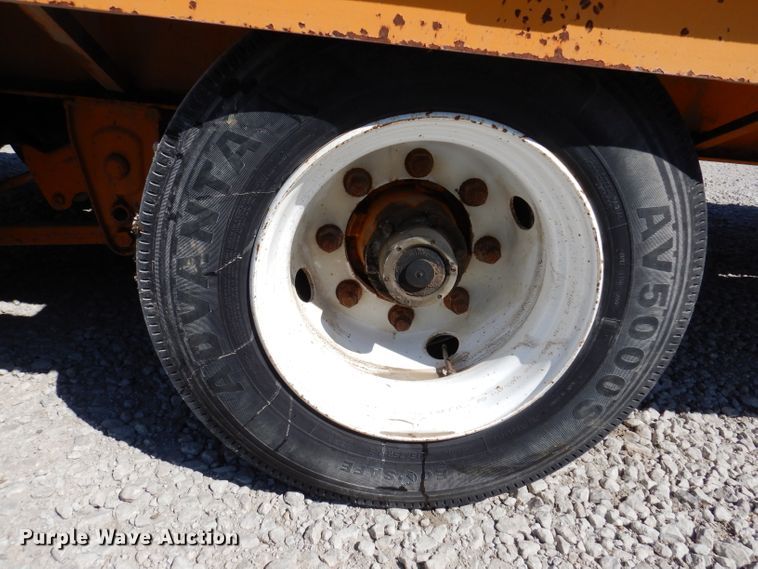 image for item IN9854 2005 Winston 40K  equipment trailer