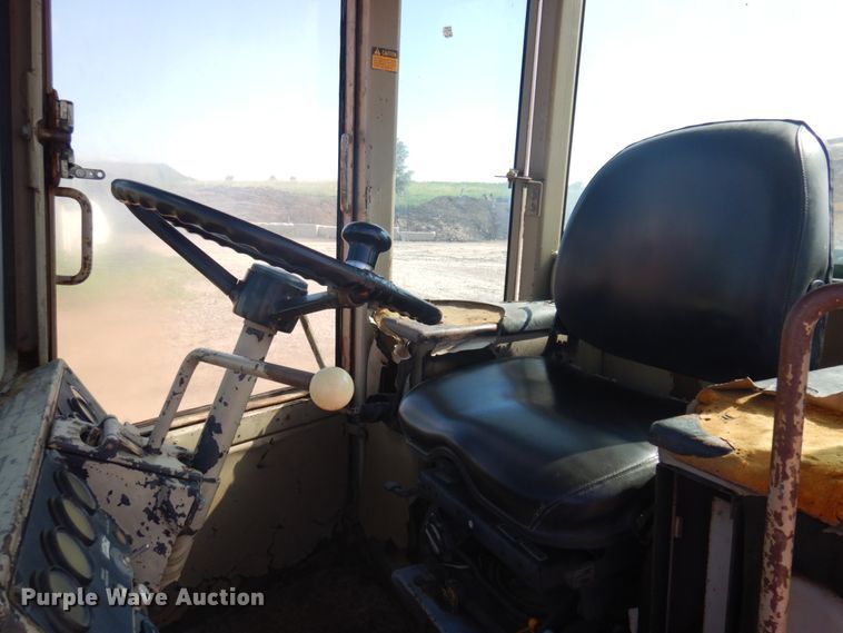 image for item IP9523 1986 John Deere 544D  wheel loader