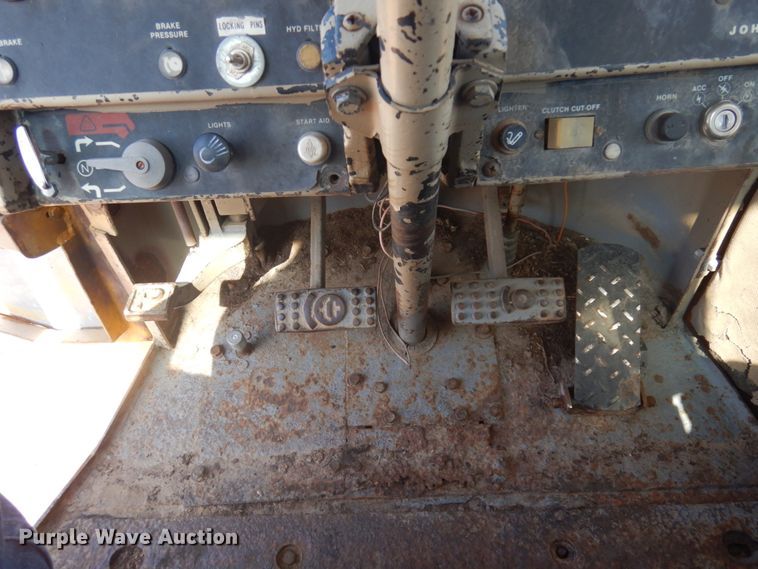 image for item IP9523 1986 John Deere 544D  wheel loader