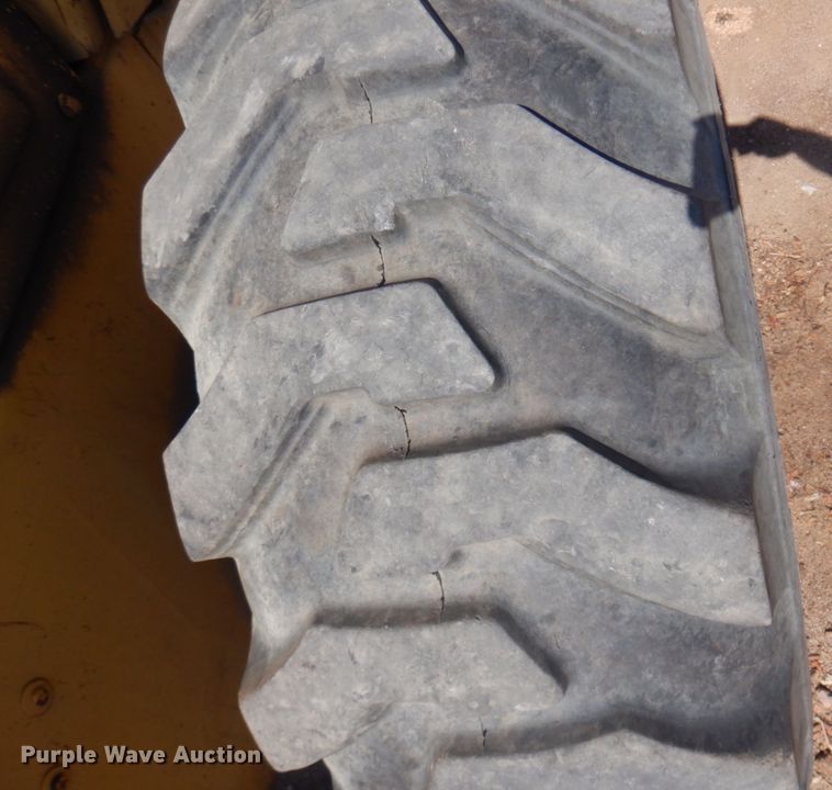 image for item IP9523 1986 John Deere 544D  wheel loader