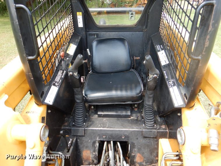 image for item IR9004 1999 John Deere 250  skid steer loader