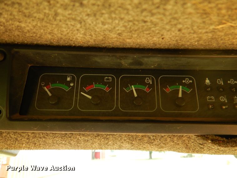 image for item IR9004 1999 John Deere 250  skid steer loader