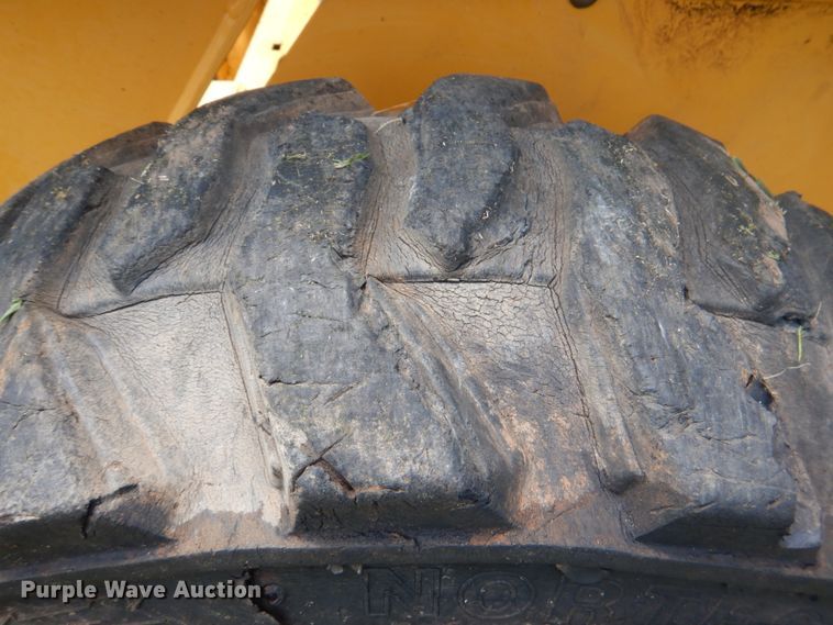 image for item IR9004 1999 John Deere 250  skid steer loader