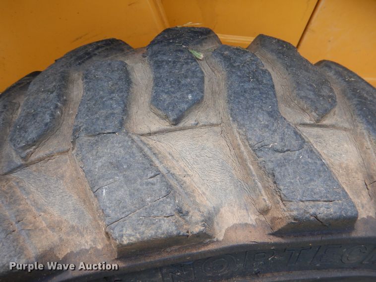 image for item IR9004 1999 John Deere 250  skid steer loader