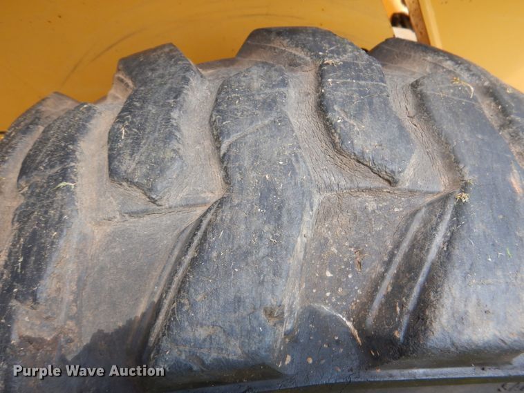 image for item IR9004 1999 John Deere 250  skid steer loader