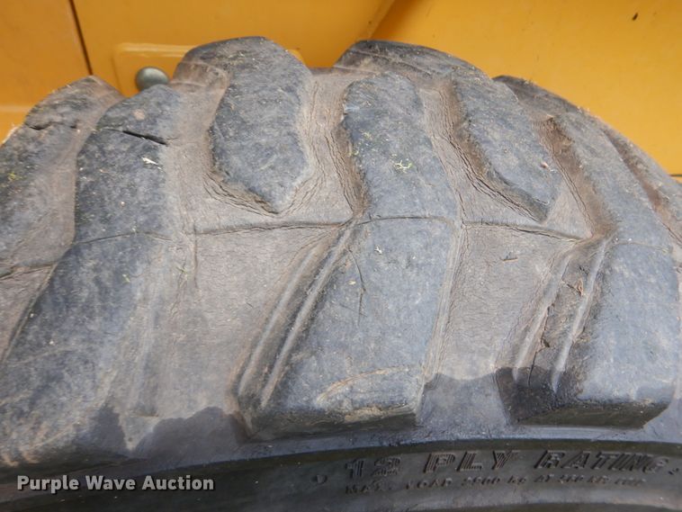 image for item IR9004 1999 John Deere 250  skid steer loader