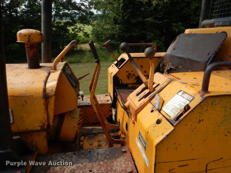 image for item IR9028 1979 John Deere JD450-C  dozer