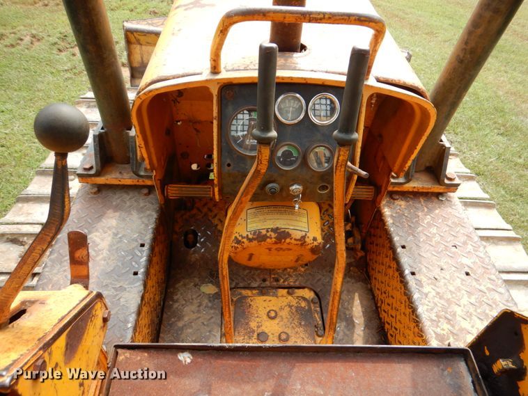 image for item IR9028 1979 John Deere JD450-C  dozer