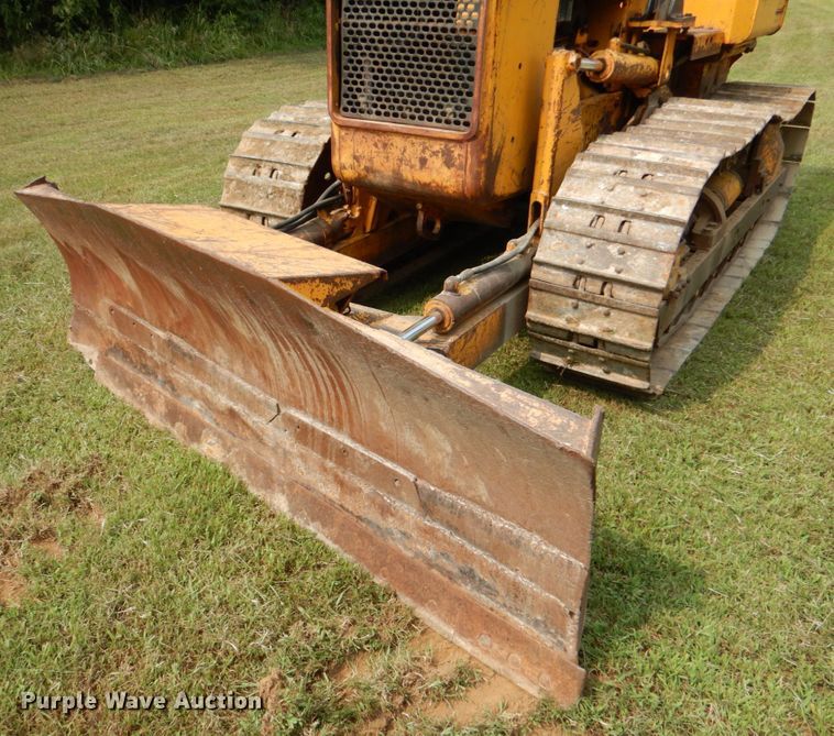 image for item IR9028 1979 John Deere JD450-C  dozer