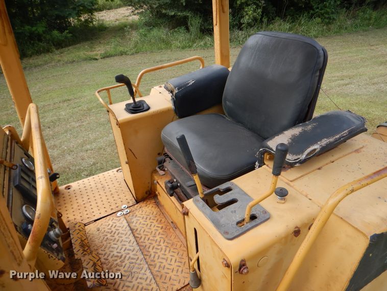 image for item IR9030 1993 Caterpillar D3C  dozer