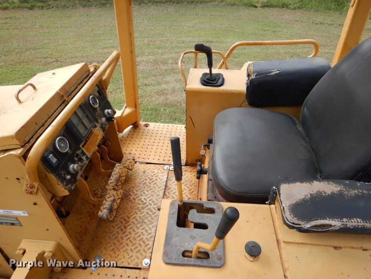 image for item IR9030 1993 Caterpillar D3C  dozer