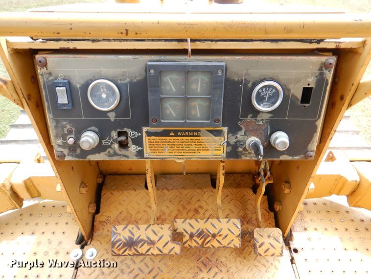 image for item IR9030 1993 Caterpillar D3C  dozer