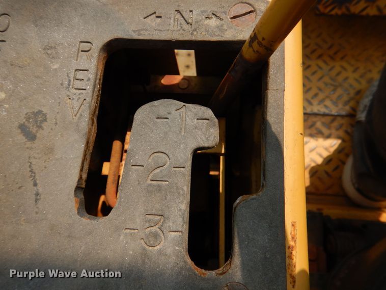 image for item IR9030 1993 Caterpillar D3C  dozer