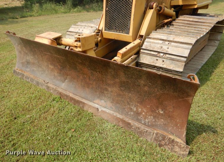 image for item IR9030 1993 Caterpillar D3C  dozer