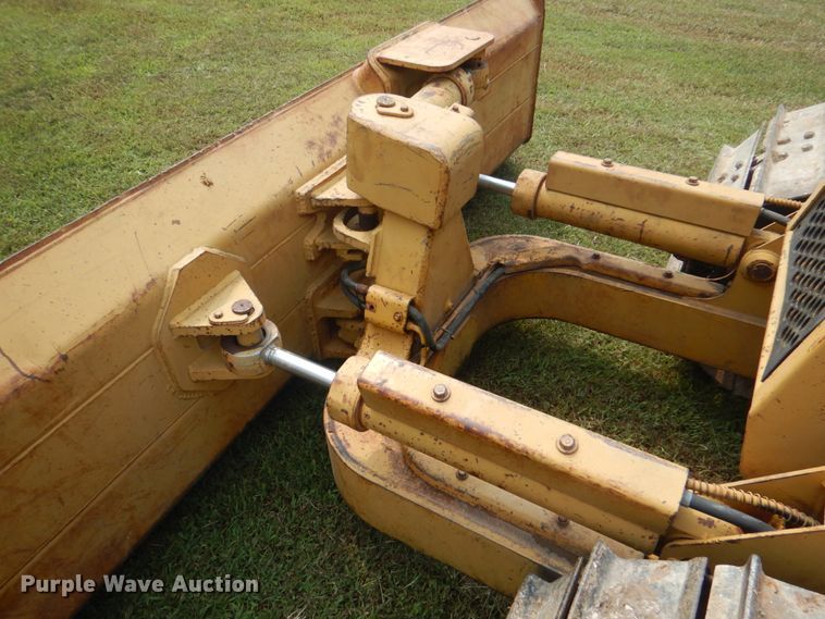 image for item IR9030 1993 Caterpillar D3C  dozer