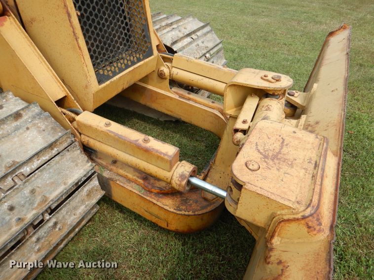 image for item IR9030 1993 Caterpillar D3C  dozer