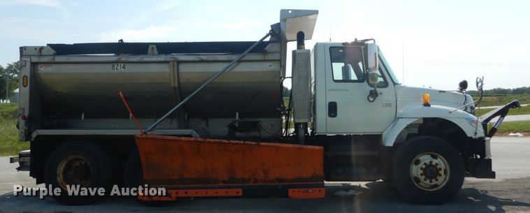 image for item JI9518 2006 International WorkStar 7400  spreader truck