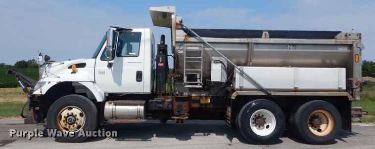 image for item JI9518 2006 International WorkStar 7400  spreader truck